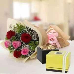 باقة ورود جميله وشوكلاتة باتشي